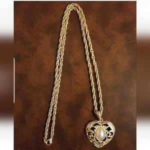 Ladies Chain Necklace with Heart-Shaped Pendant 17"
